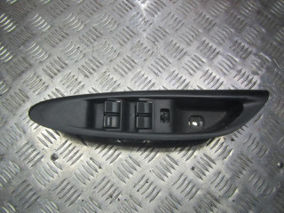 блок управления стеклоподъемниками Mazda MPV 2 поколение [рестайлинг] 2005, 2.0 л., дизель, МКПП, минивэн, LD6266350A