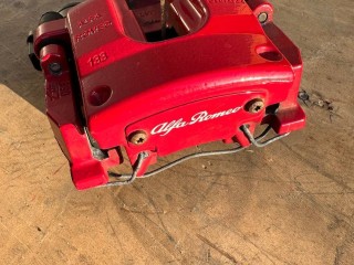 суппорт задний левый Alfa Romeo 2021, 2.1 л., дизель, АКПП, чёрный, внедорожник 5 дв., полный привод, 00505632530