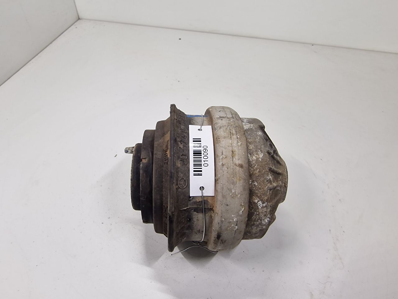 подушка крепления двигателя Mercedes-Benz CLK-Класс W208/A208 1998, 3.2 л., i, бензин, АКПП, задний привод, 2022402717 - фото №1