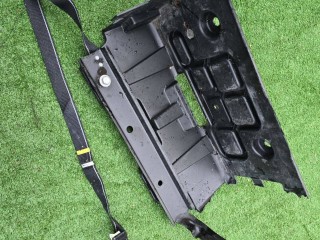 полка аккумулятора Maserati Levante 1 поколение 2017, 3.0 л., бензин, АКПП, белый, внедорожник 5 дв., полный привод, 05112061AK