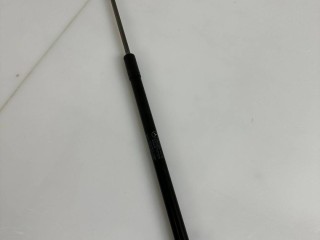 амортизатор капота Mercedes-Benz CLS-Класс C218 [рестайлинг] 2016, 3.0 л., OM 642.852, дизель, АКПП, белый 799, седан, задний привод, правый руль, A2129800564