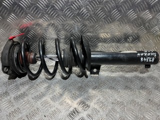 стойка передняя левая Volkswagen Sharan 2 поколение 2011, 2.0 л., CCZA, бензин, АКПП, минивэн, 7N0413031J