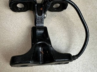 петля крышки багажника Land Rover Range Rover Evoque L551 2020, 2.0 л., бензин, АКПП, белый, внедорожник 5 дв., полный привод, правый руль, K8D242900AD