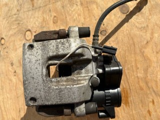 суппорт задний правый Alfa Romeo 2017, 2.0 л., бензин, АКПП, серый, полный привод, 50541496