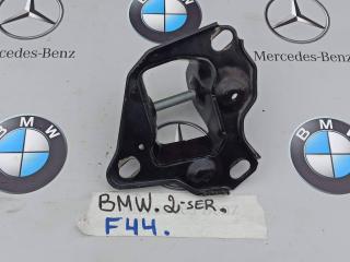 Кронштейн балки BMW 2 серия F44 2020, 2.0 л., бензин, хетчбэк 5 дв., полный привод, правый руль, 8896992