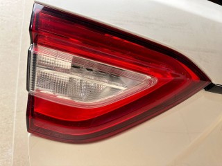 фонарь крышки багажника левый Maserati Levante 1 поколение 2017, 3.0 л., бензин, АКПП, белый, внедорожник 5 дв., полный привод, 670100870