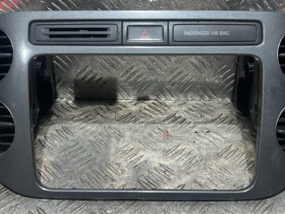 дефлектор обдува салона Volkswagen Tiguan 1 поколение [рестайлинг] 2012, 2.0 л., CCZA, бензин, АКПП, внедорожник 5 дв., полный привод, 5N0858071E, 5N0858069J