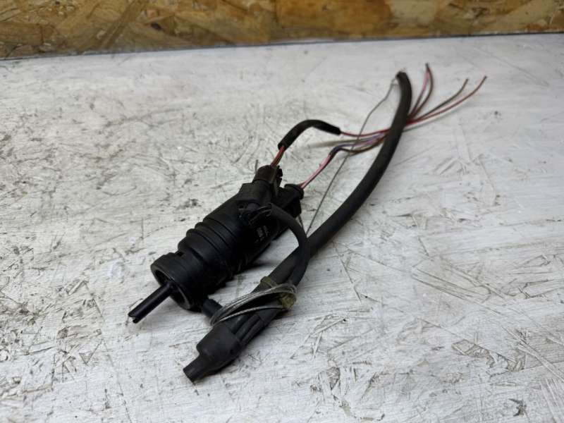 насос (моторчик) омывателя стекла Mercedes-Benz CLS-Класс C219 2006, A0008605826, A2218690121, A2108690821, A2108690921 - фото №1