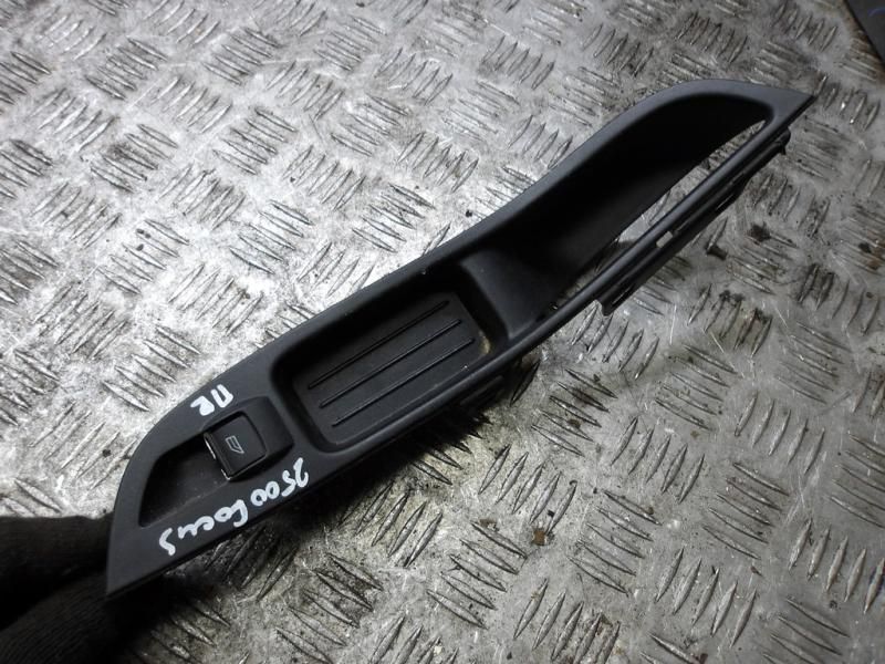 кнопка стеклоподъемника Ford Focus 3 поколение 2013, 1.6 л., дизель, МКПП, универсал - фото №1