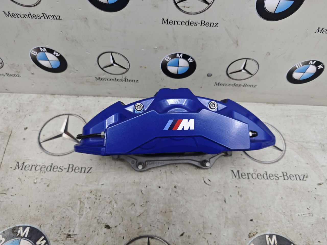 суппорт передний правый BMW XM G09 2023, 4.4 л., бензин, c5y, полный привод, 6878408 - фото №1