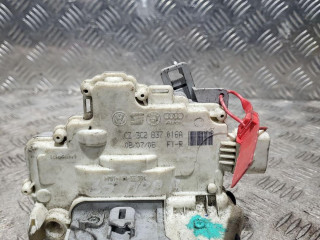 замок двери передней правой Volkswagen Passat B6 2006, 2.0 л., универсал, 3C2837016A