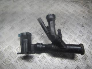 фланец (тройник) системы охлаждения Volkswagen Golf 7 поколение 2014, 1.6 л., дизель, 04L121026Q, 04L121111H