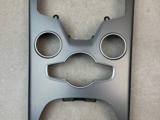 накладка на торпедо (консоль) Alfa Romeo 2021, 2.1 л., дизель, АКПП, чёрный, внедорожник 5 дв., полный привод, 01561505700