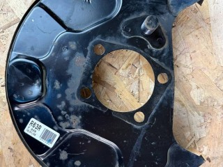 защитный кожух тормозного механизма Lexus NX 1 поколение [рестайлинг] 2020, 2.5 л., гибрид, красный, полный привод, правый руль, 47782-42050