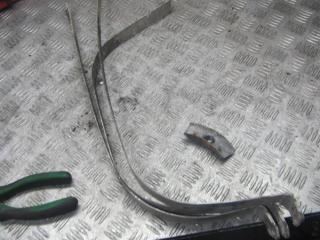 крепление бака топливного Volkswagen Passat B5 1998, 1.8 л., бензин, 8E0201654G, 8E0201653P, 8E0201853M