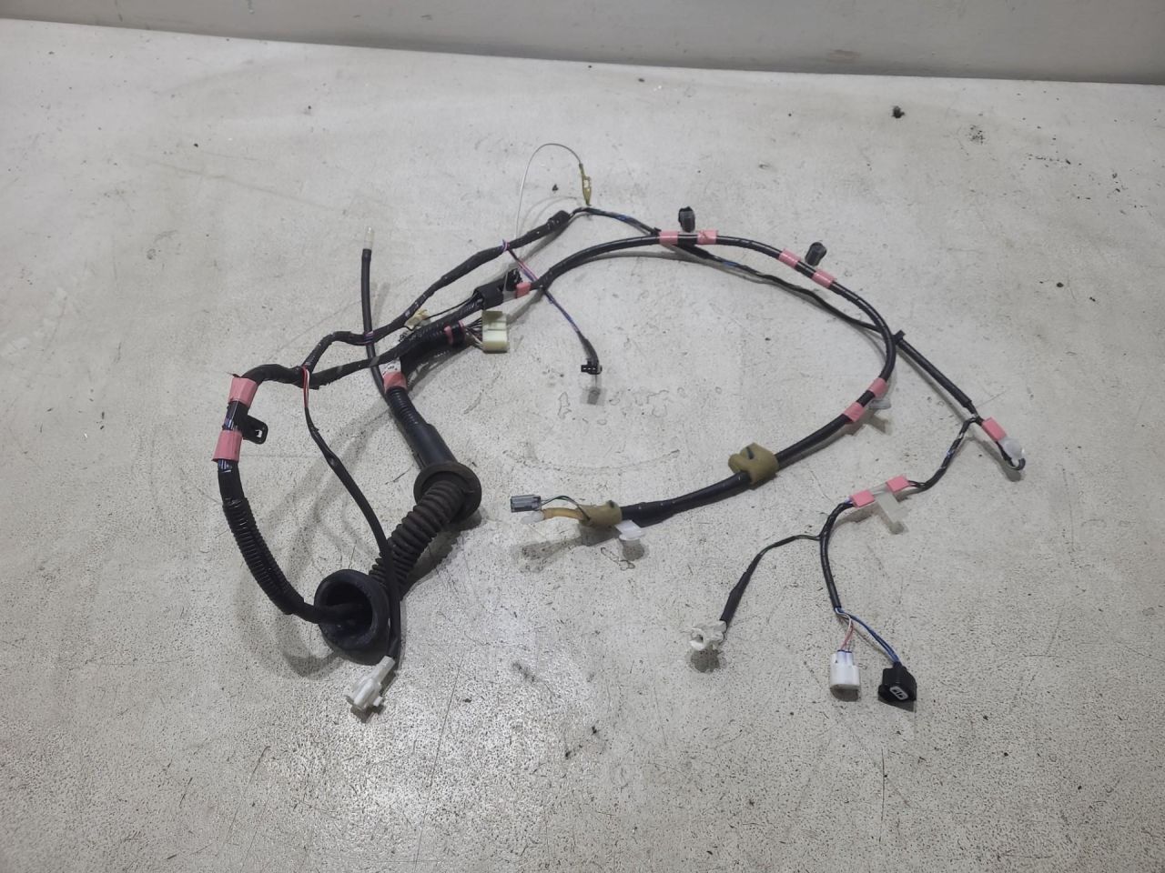 Проводка крышки багажника Toyota RAV4 2 поколение (XA20) 2002, 2.0 л., бензин, синий, внедорожник 5 дв., 8218442180 - фото №1