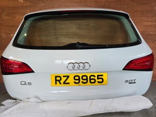 крышка багажника (дверь 3-5) Audi Q5 8R 2012, 2.0 л., CNCD, бензин, АКПП, белый, внедорожник 5 дв., полный привод, правый руль, 8R0827023C