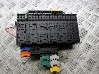блок предохранителей Volkswagen Transporter T4 1996, 357937039