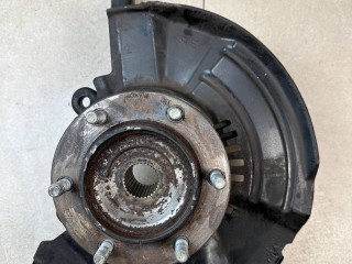 кулак поворотный правый Toyota 2022, 2.8 л., 1GD-FTV, дизель, АКПП, красный, пикап, полный привод, правый руль