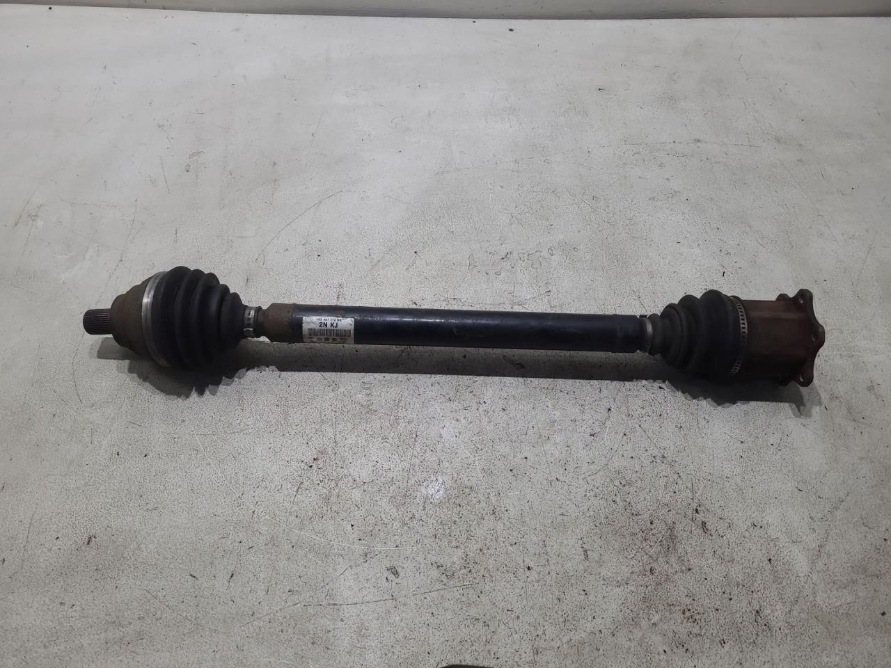 полуось передняя правая (приводной вал, ШРУС) Skoda Superb 2 поколение 2009, 2.0 л., CBBB, дизель, АКПП, серый, лифтбэк, 1K0407272NK - фото №1