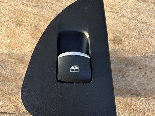 кнопка стеклоподъемника Alfa Romeo 2017, 2.0 л., бензин, АКПП, серый, полный привод, 01561075620