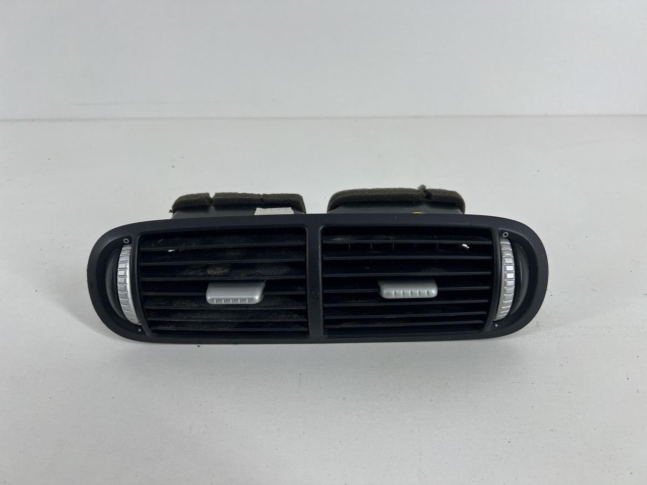 дефлектор обдува салона Porsche Cayenne GTS 957 2008, 4.8 л., M 48.01, бензин, АКПП, внедорожник 5 дв., 7L5819727B - фото №1