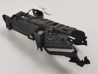 Кронштейн накладки подъемной двери Tesla Model X 1 поколение 2018, L1S, АКПП, хетчбэк 5 дв., полный привод, 1055058-06-J, 1051549-00-E