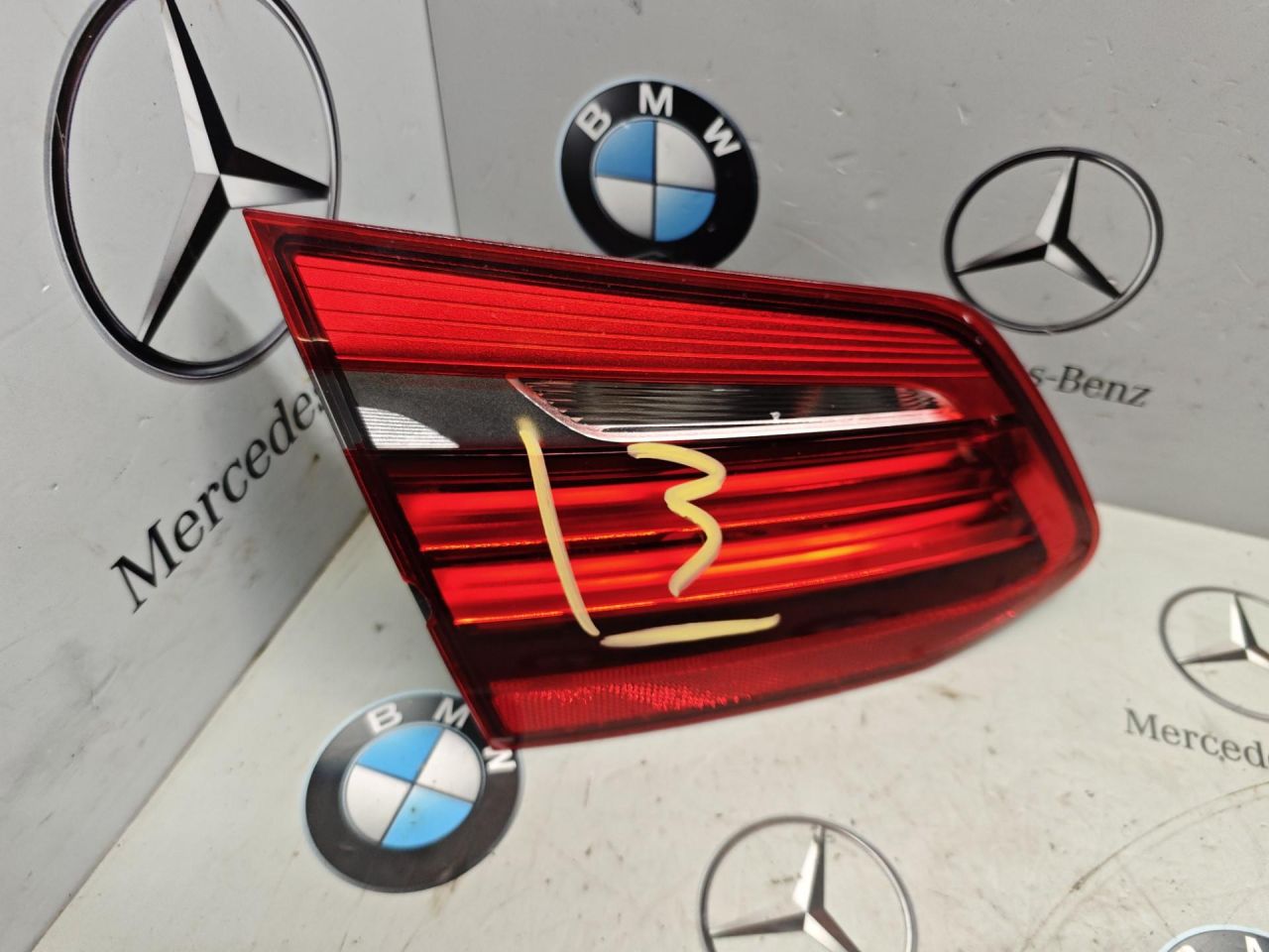 фонарь крышки багажника левый BMW 2 серия Active Tourer F45 2015, 1.5 л., B38 A15 A, бензин, 7311041 - фото №1