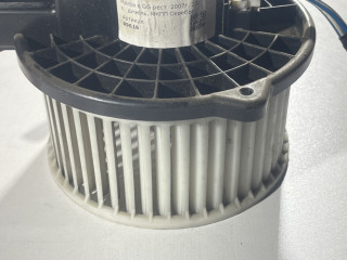 моторчик печки Mazda 6 1 поколение [рестайлинг] 2007, 2.0 л., дизель, 5МКПП, серебро, хетчбэк 5 дв.