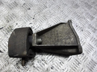 кронштейн КПП Volkswagen Passat B5 1998, 8D0399113AB