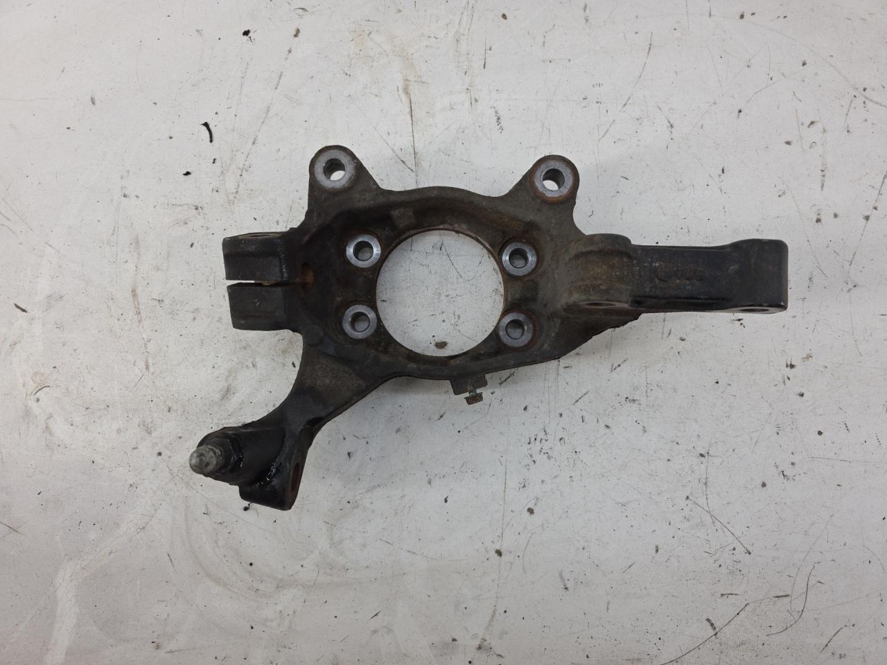 кулак поворотный правый Nissan Elgrand E52 2017, 3.5 л., VQ35DE, бензин, АКПП, минивэн, правый руль, 400141JA1A - фото №1