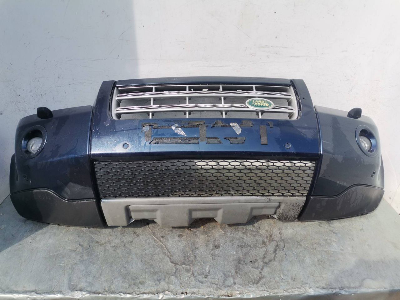 бампер передний Land Rover Freelander 2 поколение 2008, 2.2 л., 224DT, дизель, 6МКПП, внедорожник 5 дв. - фото №1