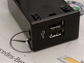 разъем AUX / USB Infiniti QX30 1 поколение 2018, 2.0 л., бензин, 284H33ZD2A