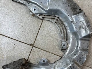 защитный кожух тормозного механизма Land Rover Range Rover Evoque L551 2020, 2.0 л., бензин, АКПП, белый, внедорожник 5 дв., полный привод, правый руль, K8D22K004BB