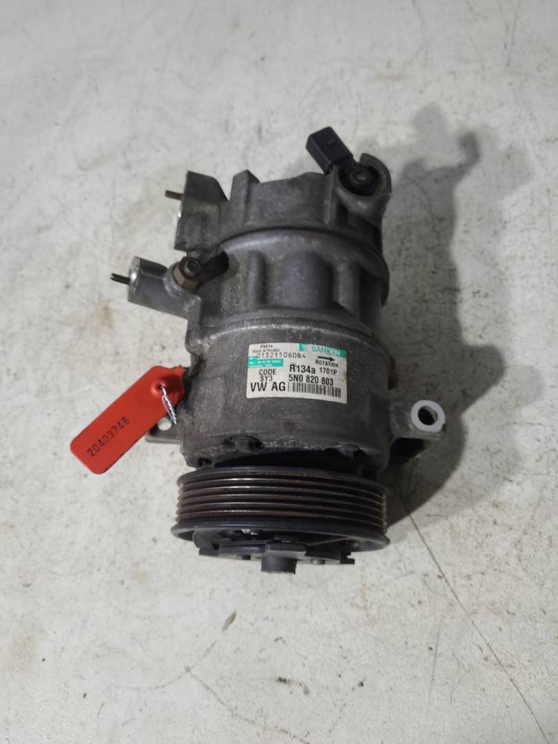 компрессор кондиционера Volkswagen Passat B6 2009, 2.0 л., TDi PD, CBAA, дизель, 6МКПП, серебристый, универсал, передний привод, 5N0820803 - фото №1