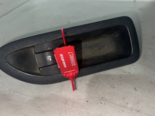 кнопка стеклоподъемника Renault Laguna 2 поколение 2003, 1.8 л., F4P 774, бензин, 5МКПП, хетчбэк 5 дв.