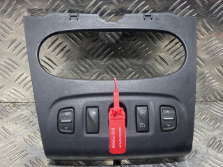 кнопка стеклоподъемника Dacia Sandero 2 поколение 2013, 1.5 л., K9K 612, дизель, 5МКПП, хетчбэк 5 дв.