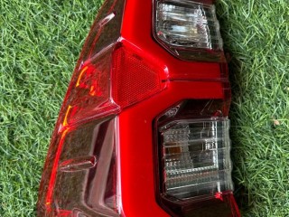фонарь задний левый Toyota Hilux 8 поколение [рестайлинг] 2022, 2.8 л., 1GD-FTV, дизель, АКПП, красный, пикап, полный привод, правый руль, 81560-OK480