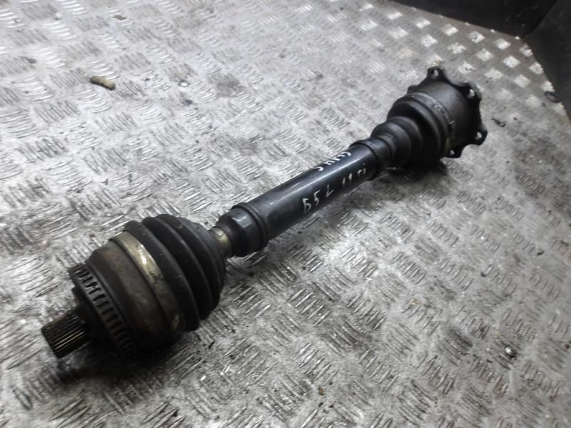 полуось передняя левая (приводной вал, ШРУС) Volkswagen Passat B5 1999, 1.8 л., бензин, АКПП - фото №1