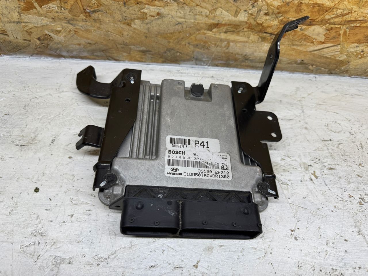 блок управления двигателем Hyundai Santa Fe 3 поколение (DM) 2013, 2.0 л., дизель, 391152F310, 0281019045 - фото №1
