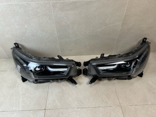 фара Toyota 2022, 2.8 л., 1GD-FTV, дизель, АКПП, красный, пикап, полный привод, правый руль, 811500KP41