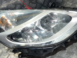 фара правая Renault Clio 3 поколение [рестайлинг] 2010, 1.4 л., бензин, 5МКПП, хетчбэк 3 дв.