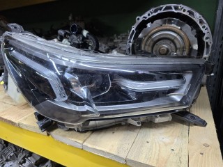 фара правая Toyota 2022, 2.8 л., 1GD-FTV, дизель, АКПП, пикап, 81110YP080