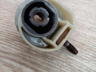 кронштейн глушителя Chevrolet Cruze 2 поколение 2018, 1.4 л., бензин, 13453329