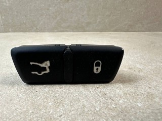 кнопка открытия багажника Maserati Quattroporte 6 поколение [рестайлинг] 2019, 3.0 л., бензин, АКПП, чёрный, седан, задний привод, 670049319