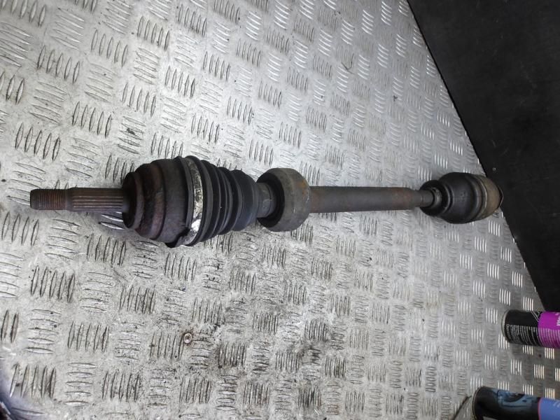 полуось передняя правая (приводной вал, ШРУС) Renault Megane 1 поколение 1999, 1.6 л., бензин - фото №1