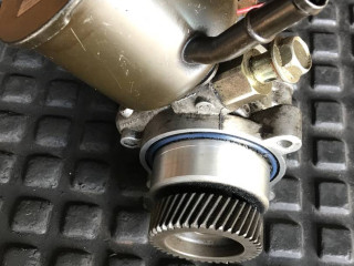 насос гидроусилителя руля Mazda Premacy 1 поколение 2000, 2.0 л., дизель, хетчбэк 5 дв., BJ3A3265XC