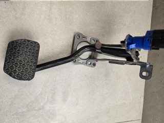 педаль тормоза Fiat 124 Spider 1 поколение 2020, 1.4 л., АКПП, красный, кабриолет, задний привод, NA1L