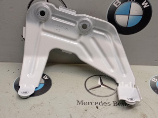 Крепления ( кронштейн ) крыла лев. BMW 2023, a300, 7424677