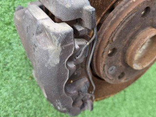 суппорт передний левый Renault Duster 1 поколение 2014, АКПП, серый, 410111495R